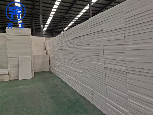 商丘巖棉復(fù)合板屋面怎么安裝