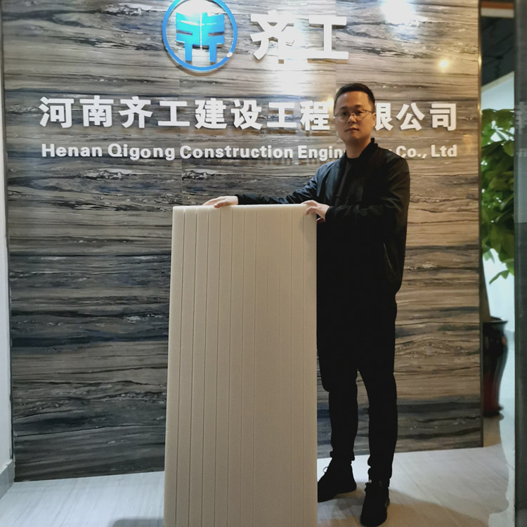 擠塑板越重越好還是越輕越好？